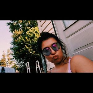 Meet your Posher, Kayla